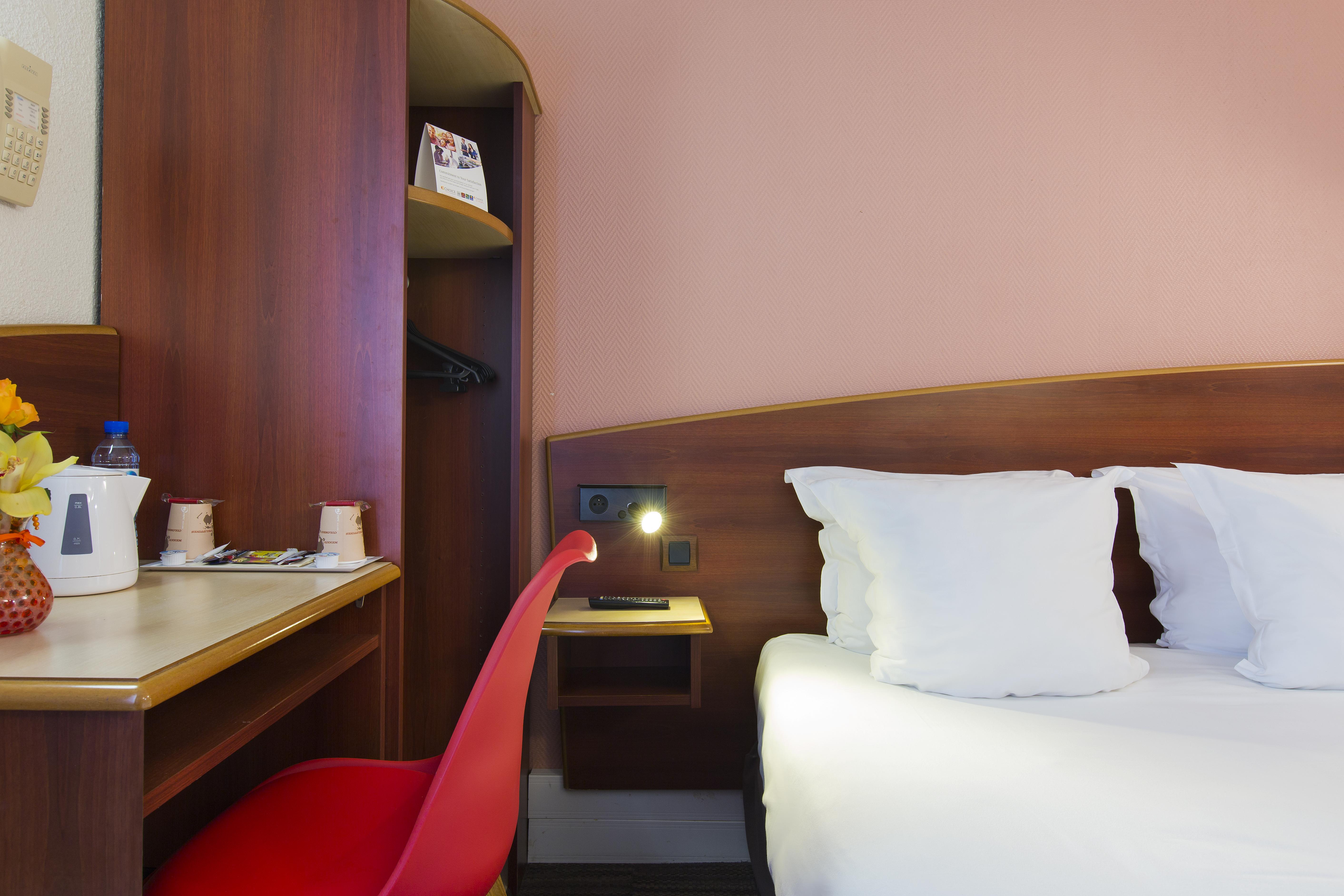 Comfort Hotel Etampes Exterior photo