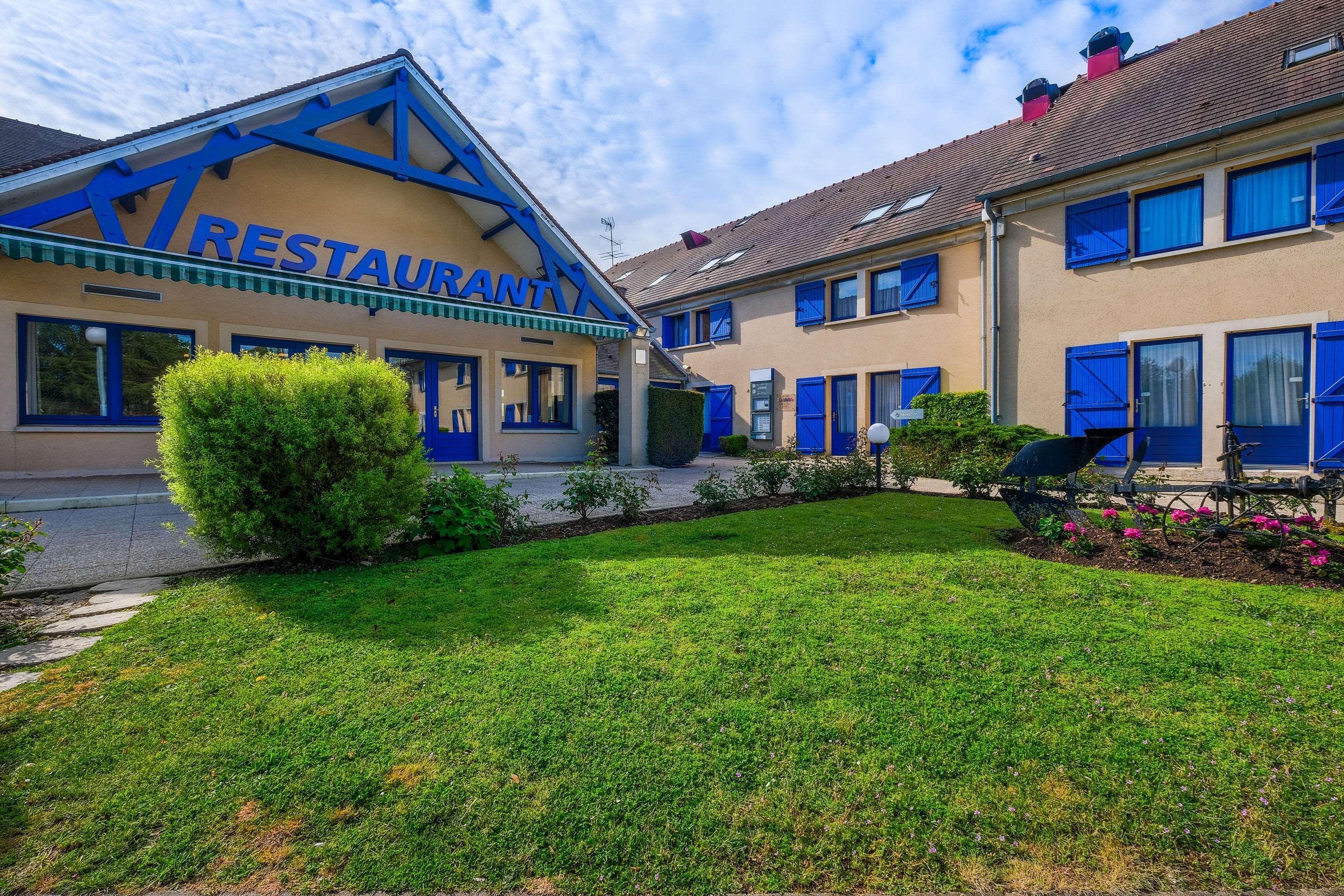 Comfort Hotel Etampes Exterior photo